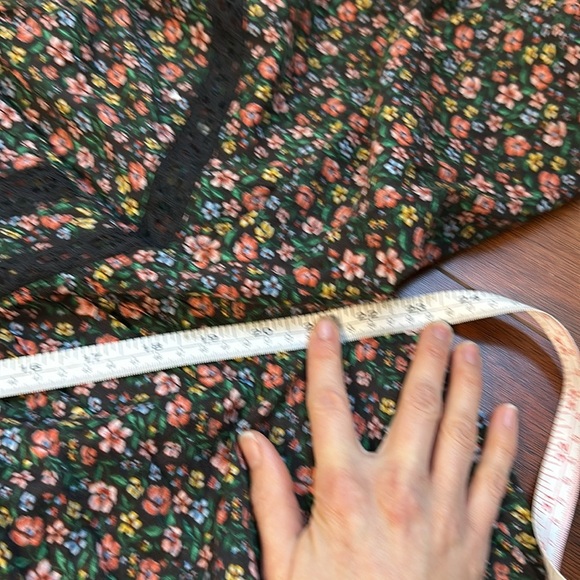 Old Navy Dark Floral and Lace Peasant Top XL - Picture 5 of 6